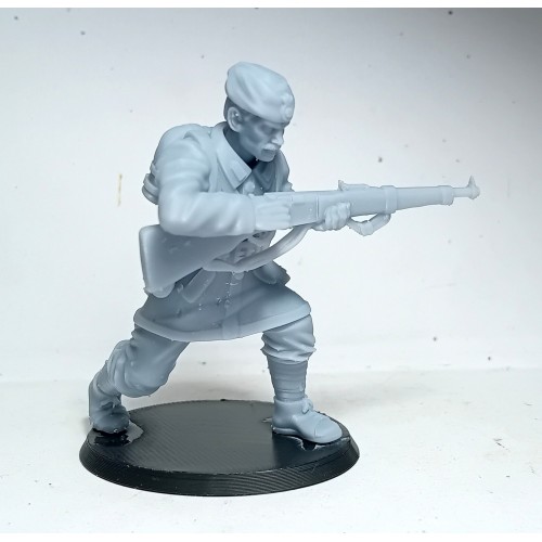 1/32 Greek Soldier with Rifle WWII